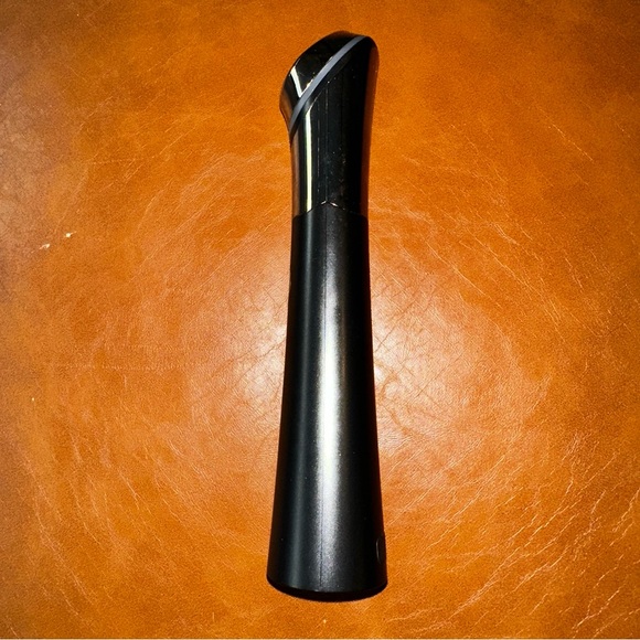 Medicube Black and Silver Facial Massager - Picture 6 of 7